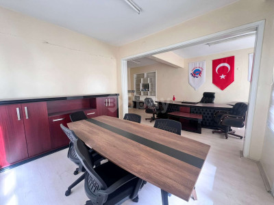 3 BAY'DAN MERKEZ DE EŞYALI SATILIK OFİS!!!