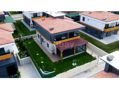 Körkün'de Gırtlağına Kadar Dolu Villa!