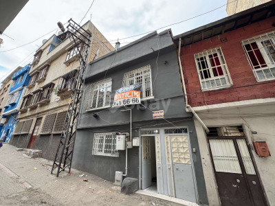 3BAY OKTAY SAĞLAMCI'DAN ŞENYURT MAH. BAKIMLI MÜSTAKİL EV