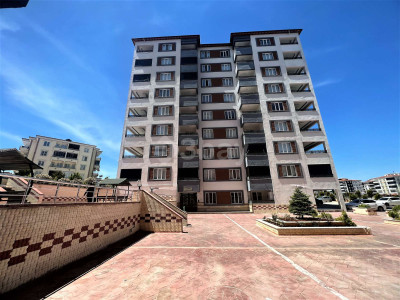 Akkent'te  Kat Bahçeli SATILIK 3.5+1 Geniş Daire