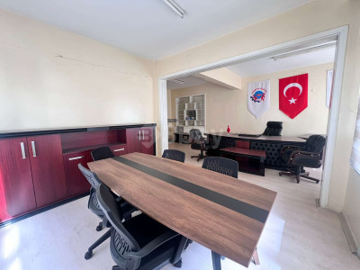 3 BAY 'DAN ÇARŞI MERKEZDE SATILIK 3+1 OFİS