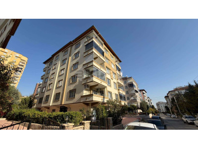 3 BAY'DAN BATIKENTTE KİRALIK GİRİŞ KAT 3+1 DAİRE!