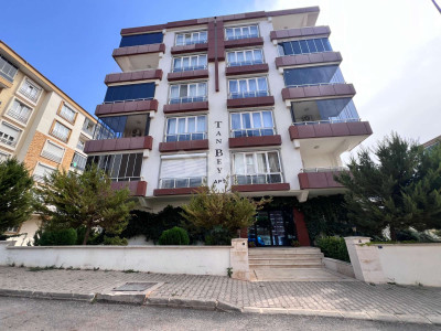 3 BAY'DAN BATIKENTTE EŞYALI SATILIK 2+1 DAİRE!