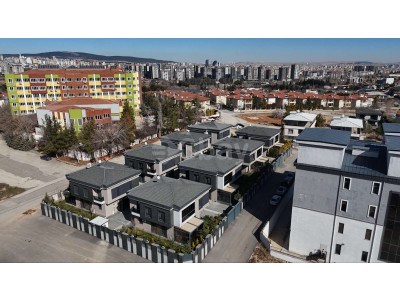 15 Temmuz'da Site içerisinde 4+1 Satılık Villa