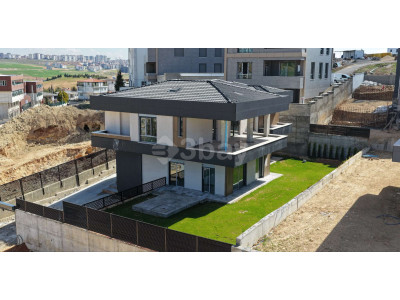 KIZILHİSARDA LÜKS VE HUZURLU NATAMAM SATILIK VİLLA