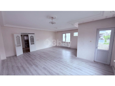 Batıkent Mahallesi'nde Geniş ve Ferah Ara Kat Kiralık 3+1 Daire