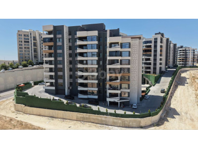 3 BAY EYÜP ŞAHİN'DEN COUNTRY SUİTES'DE SATILIK BAHÇE DUBLEKSİ