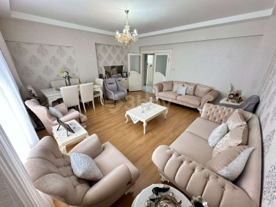 KARATAŞ MERKEZDE GENİŞ VE KULLANIŞLI FIRSAT 3+1