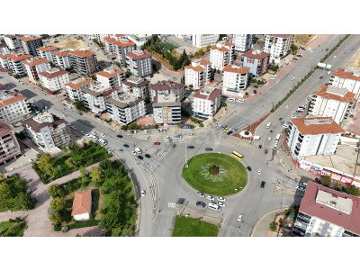 YEDİTEPE’DE MERKEZİ KONUMDA SATILIK 2+1 DAİRE